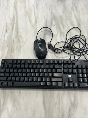 iBUYPOWER Gaming Keyboard KB-IBP-2210 LOT OF 10 with mouse.